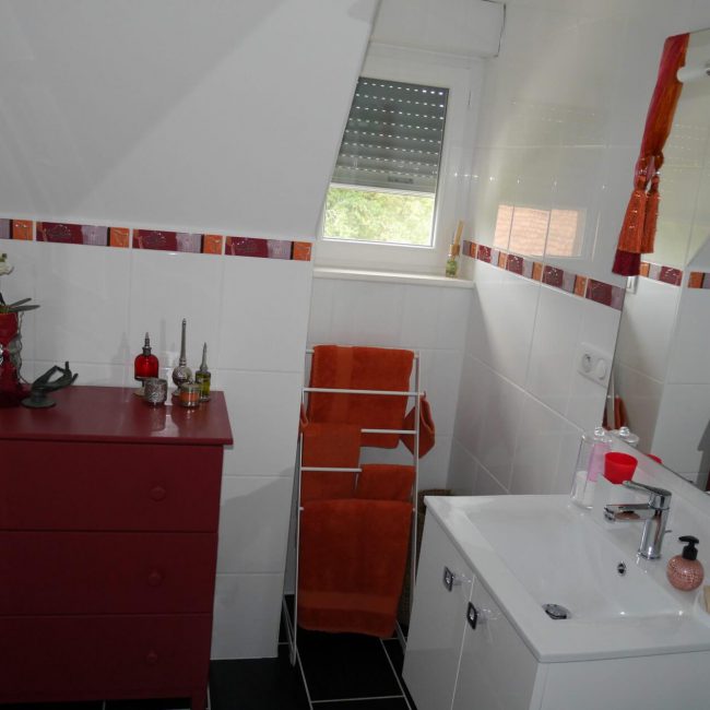 rode kamer badkamer 003
